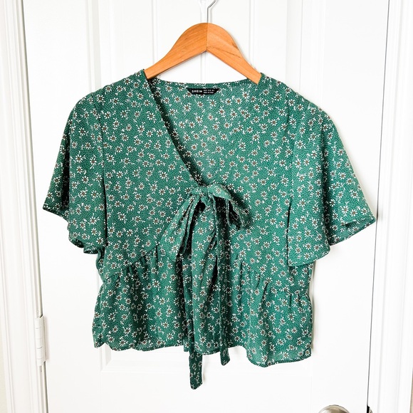 SHEIN Tops - SHEIN Tie Front Blouse Size Medium